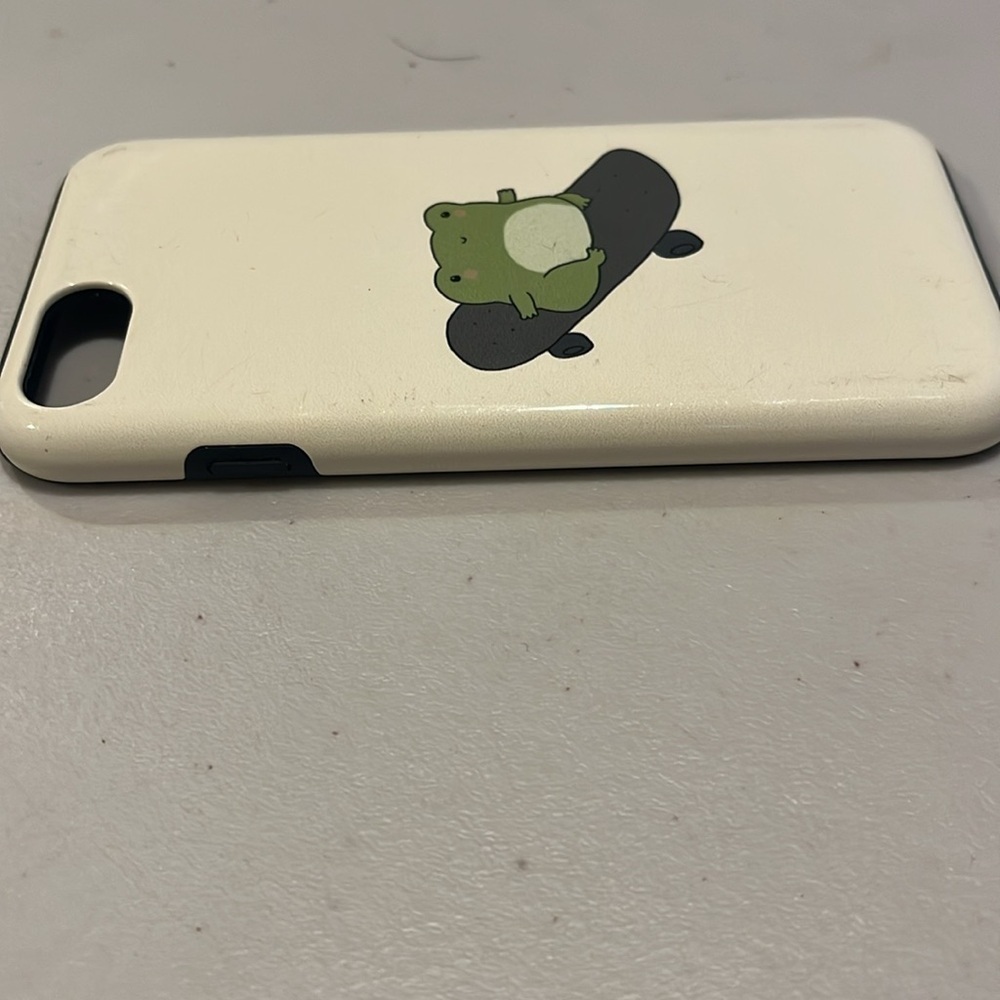 iPhone Case - for iphone SE (2020), 7 and 8. Cute frog and skateboard design. - Picture 6 of 9